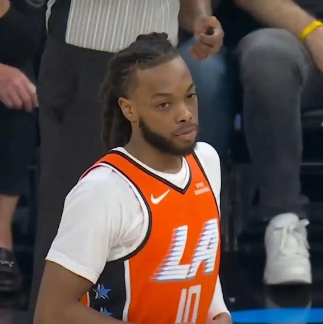 开云体育平台-3分钟4失误！哈登替身首秀闹麻了…