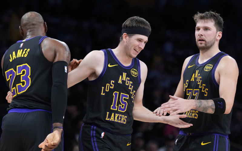 开云体育-31分11板11助!就在今天,一项由科比保持的NBA纪录被卢卡打破了