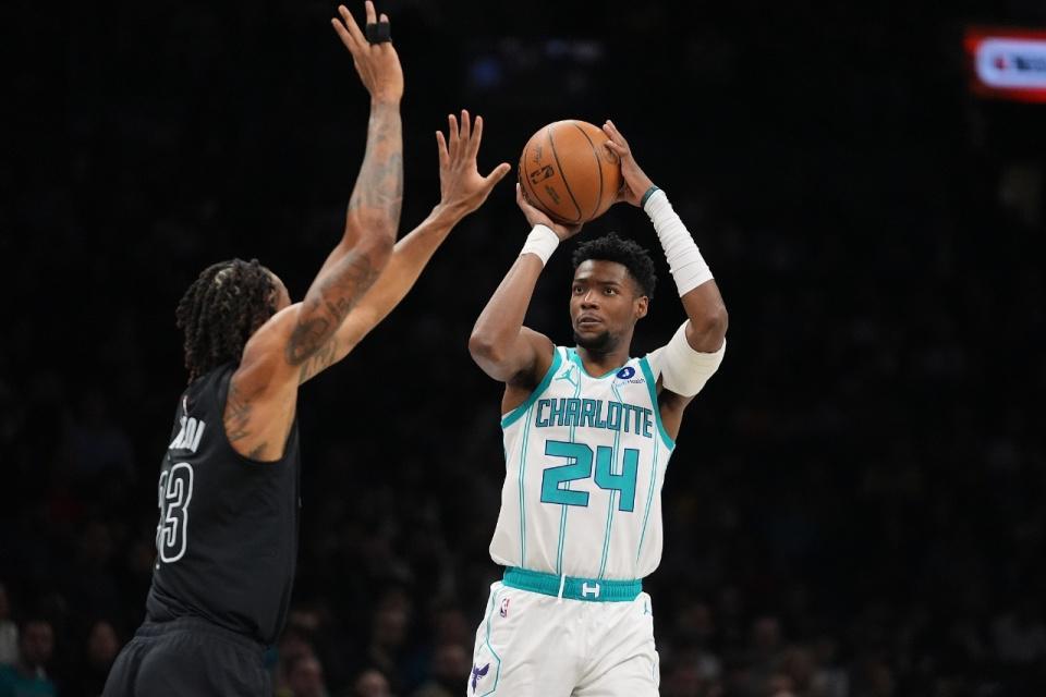 开云体育-达成40胜!黄蜂6人上双31分大胜篮网 米勒25分三球准三双