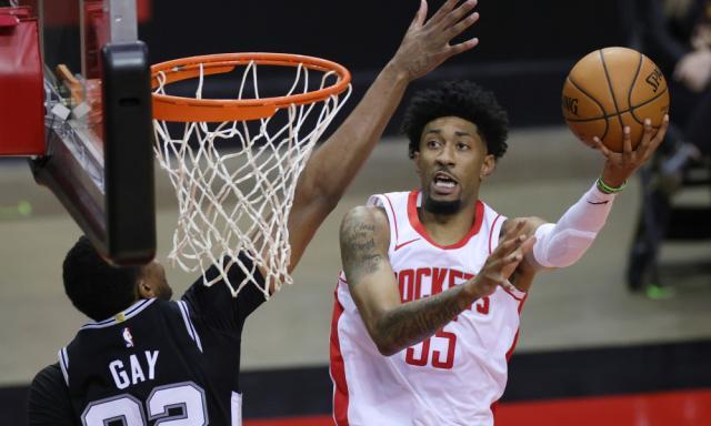 开云体育官方-连续7场20+！伍德成火箭双刃剑 防守存致命漏洞